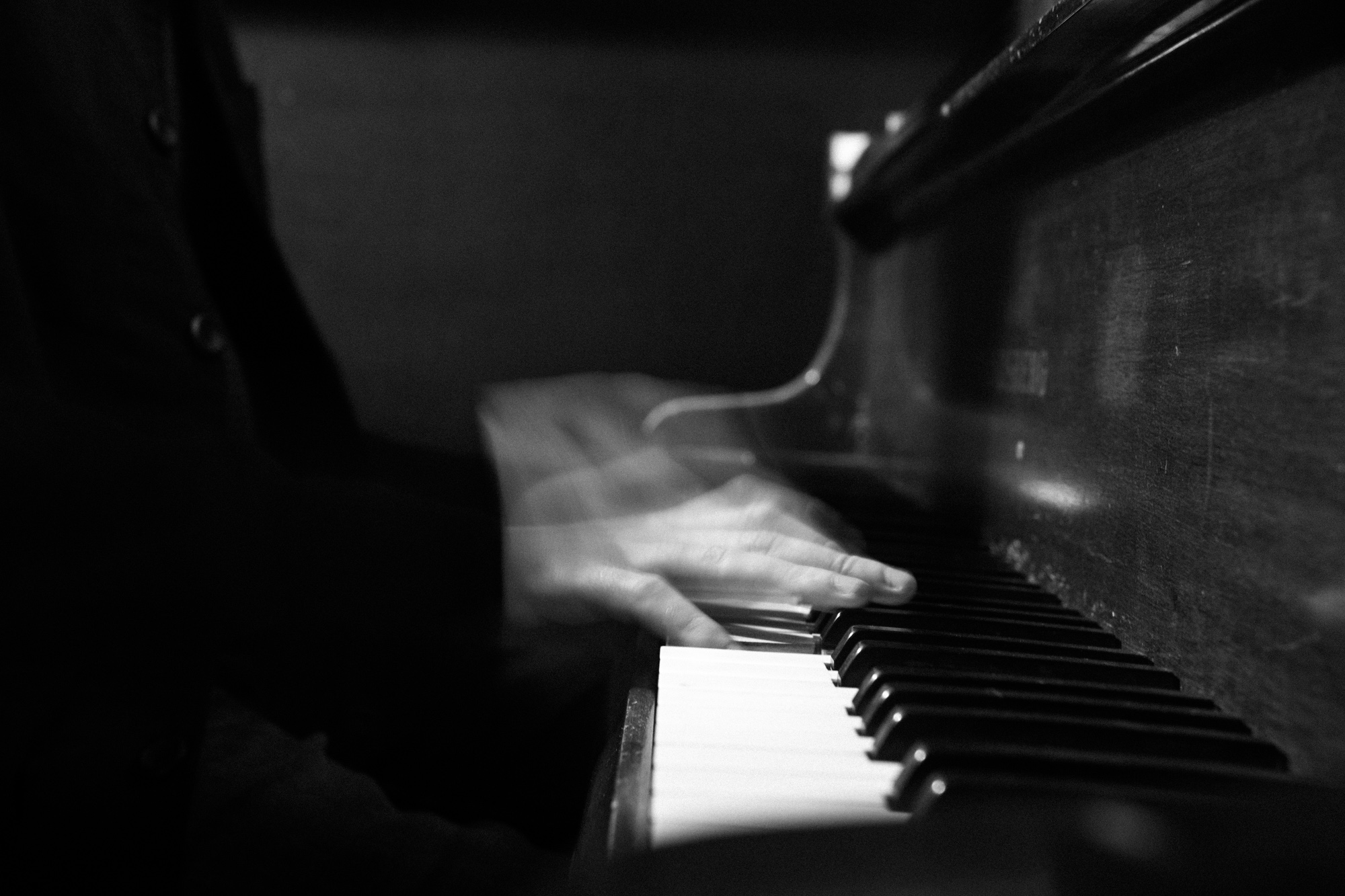 Malthe playing the piano